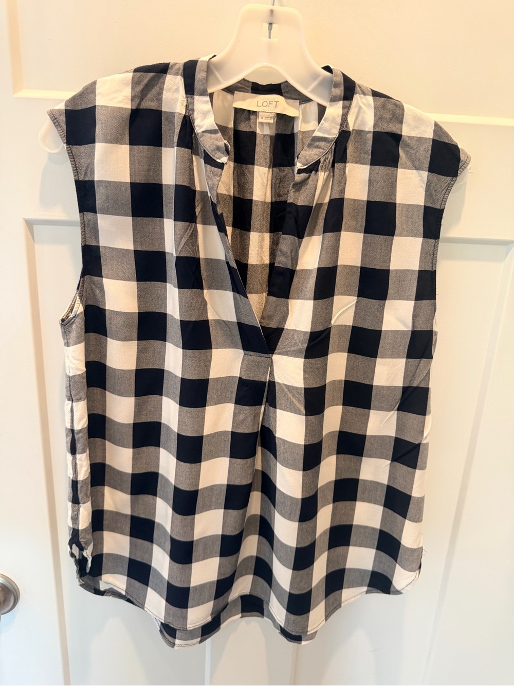 LOFT Medium Navy White Buffalo Check Sleeveless V Neck Rayon Blouse